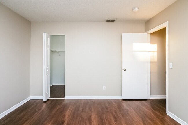 Building Photo - 718 Del Prado Dr