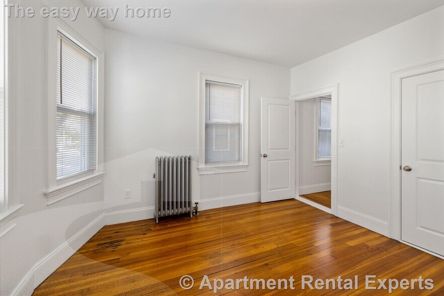 Building Photo - 122 Columbia St