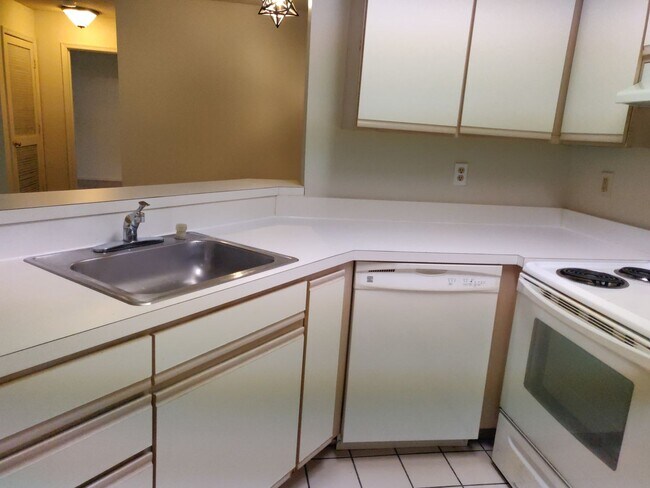 Building Photo - Charming 2 Bedroom/ 1 Bathroom Condo in Parkville, MD!