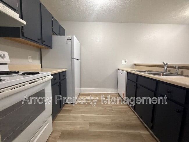 Building Photo - 940 27th St