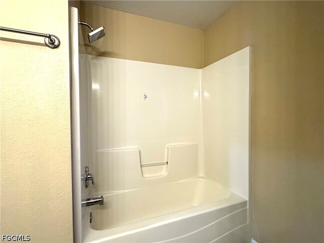 Building Photo - 117 Shadow Lakes Dr