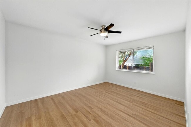 Building Photo - 5412 Manor Rd