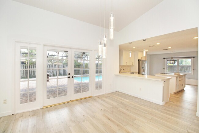 Building Photo - 896 Rose Ct