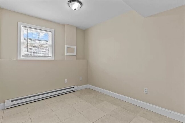 Building Photo - 23 Vaughan St