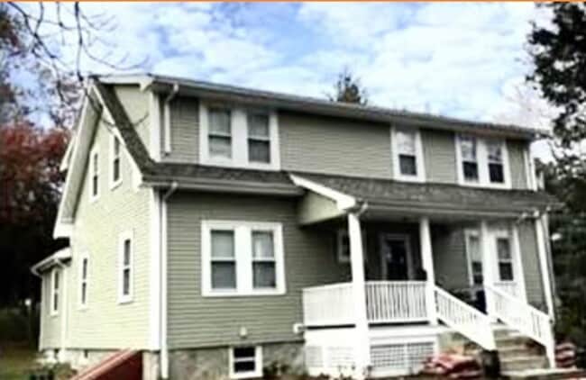 Building Photo - 405 Village St