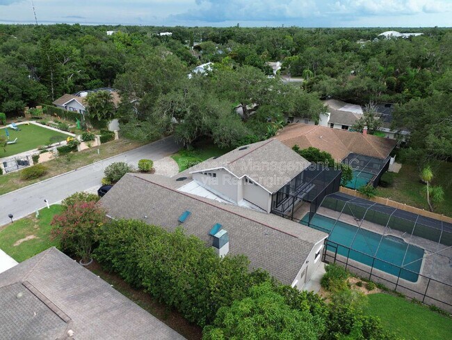 Building Photo - 423 Whispering Oaks Ct