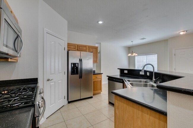Building Photo - Great townhome in Henderson Gated Community with a 2 car attached garage and backyard