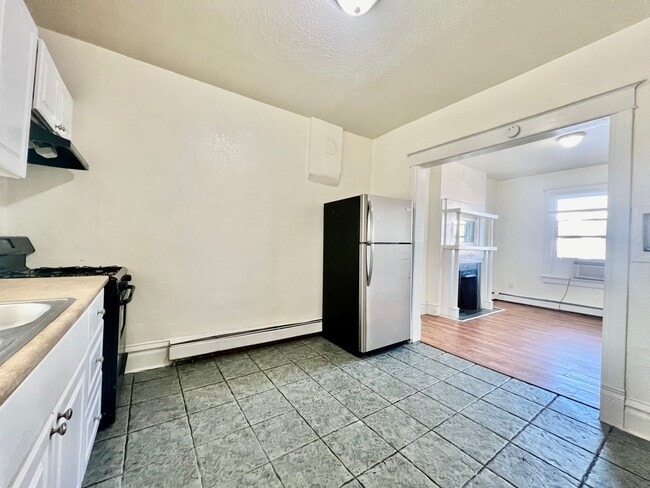 Building Photo - Available in December! Charming 2 bedroom 1 bath ranch style duplex