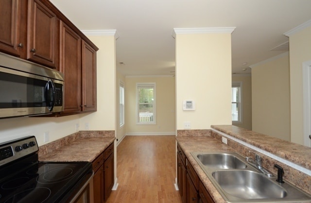 Building Photo - Beautiful 2-story home