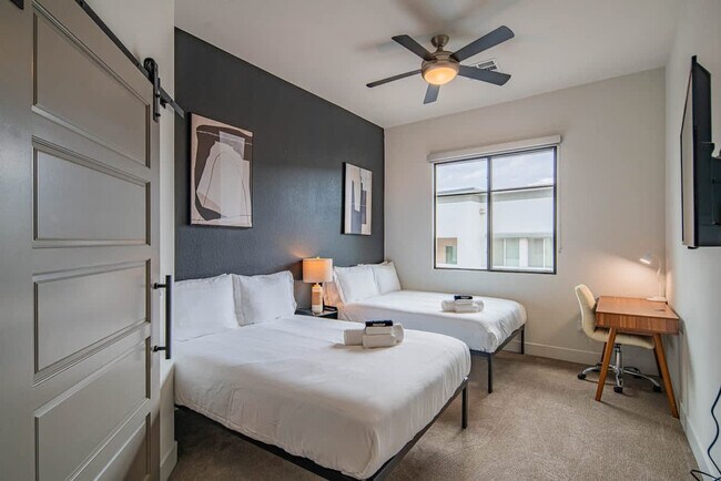 Building Photo - 15501 N Dial Blvd