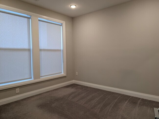 Building Photo - 751 N 6th St