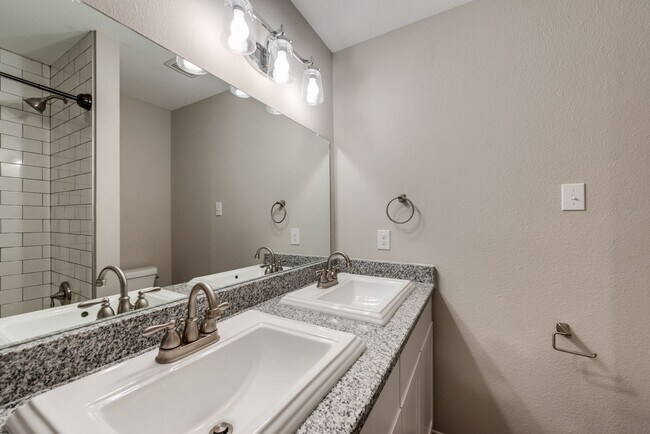Building Photo - Stylish Upstairs Corner Unit Near Lake Ray...