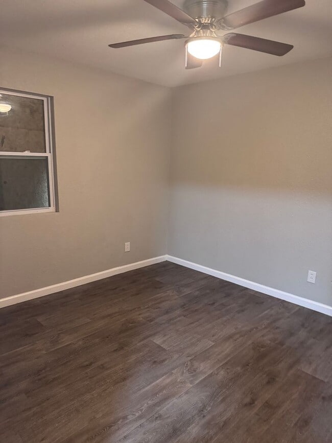 Building Photo - Nice 3 bedroom 1 bath home