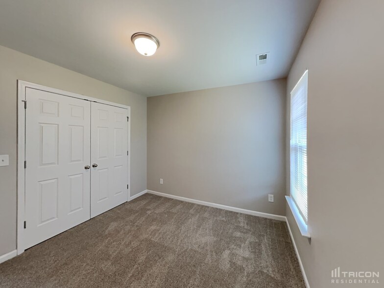 Building Photo - 1325 Rushing Creek Pkwy