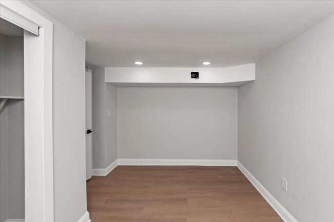 Building Photo - 3 bedroom in Chicago IL 60640