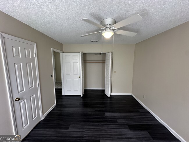 Building Photo - 214 Cypress Dr