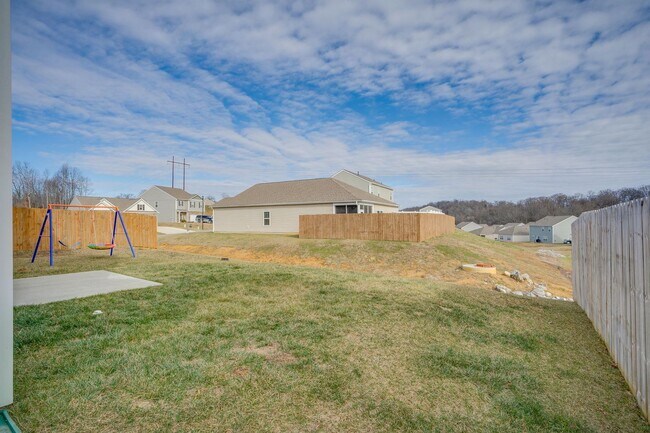 Building Photo - 4 bed/2.5 bath in Kingsport, TN