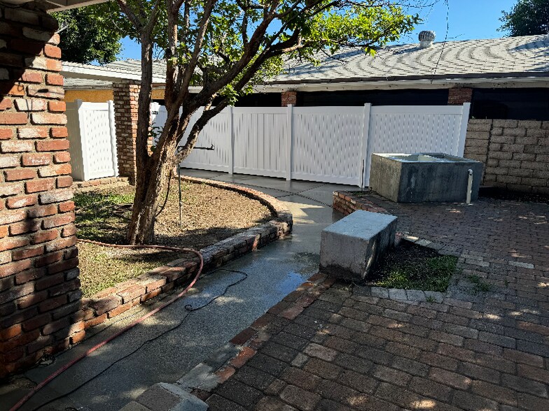 Building Photo - 14670 Harding St