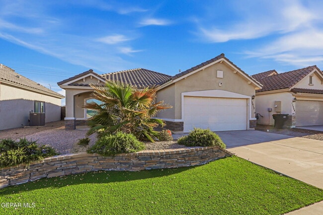 Building Photo - 13912 Loreina Luz Ave