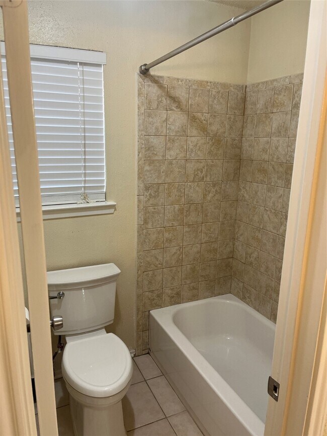 Building Photo - 4250 Bridledon Ln
