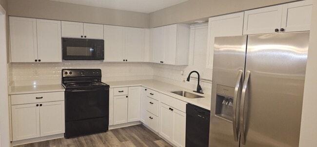 Building Photo - Move in special - Newly Renovated SF in North KC