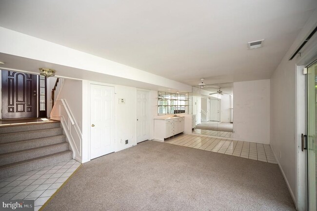 Building Photo - 17 Banbury Ct