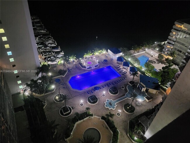 Building Photo - 7601 E Treasure Dr