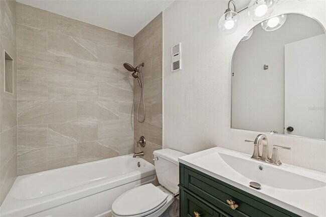 Building Photo - 4511 S Oak Dr