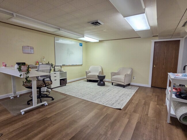 Building Photo - Overland Office