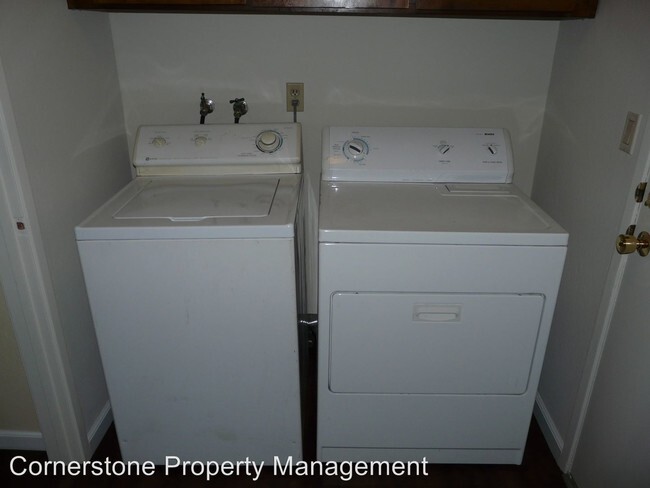 spacious laundry room - 561 Manet Ter