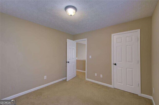Building Photo - 2820 Northcliff Dr
