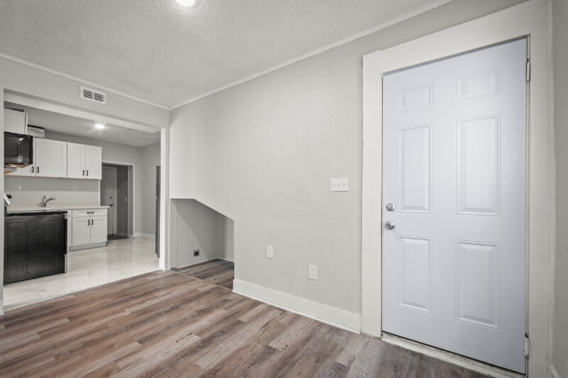 Building Photo - 3524 Boulevard St