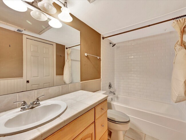 Building Photo - 1601 S Shepherd Dr