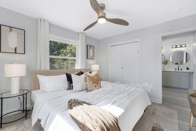 Building Photo - 4420 Chebar Dr