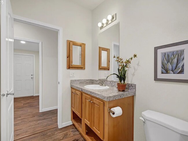 Building Photo - 2-Bedroom 1-Bathroom home in Springfield