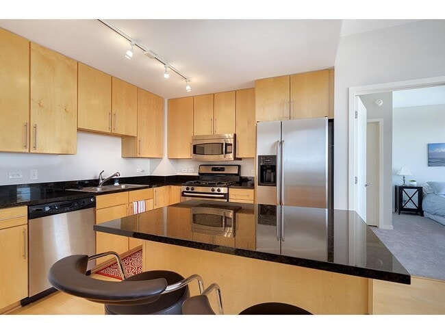 Building Photo - 929 Portland Ave