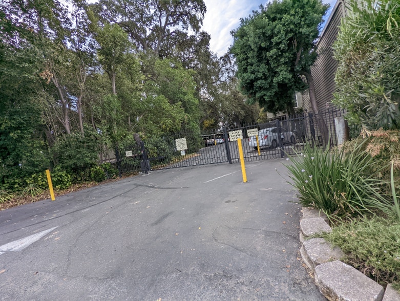 Building Photo - 1044 Rivara Rd