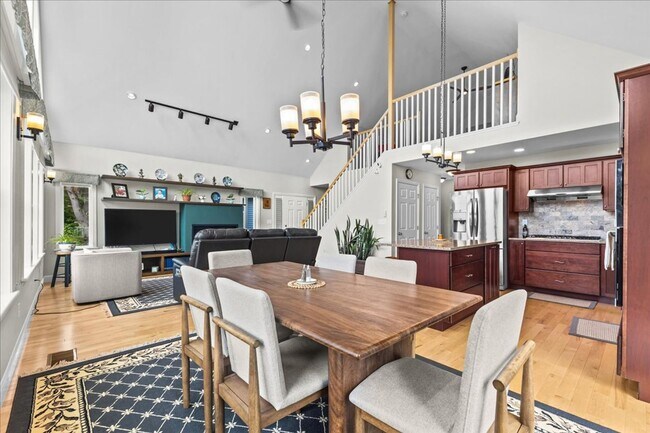 Building Photo - Contemporary with Gorgeous Views in Hinesburg, Vermont - Fully Furnished w/ Utilities Included