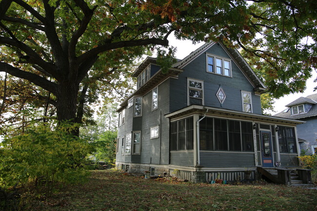 Victoria Duplex - 1145 Jessie St