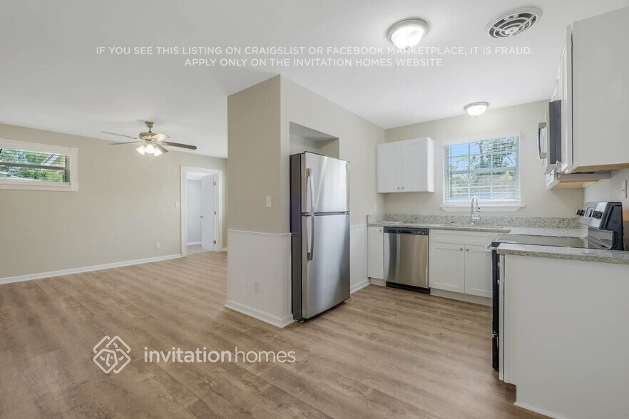 Building Photo - 7917 Chateau Dr S