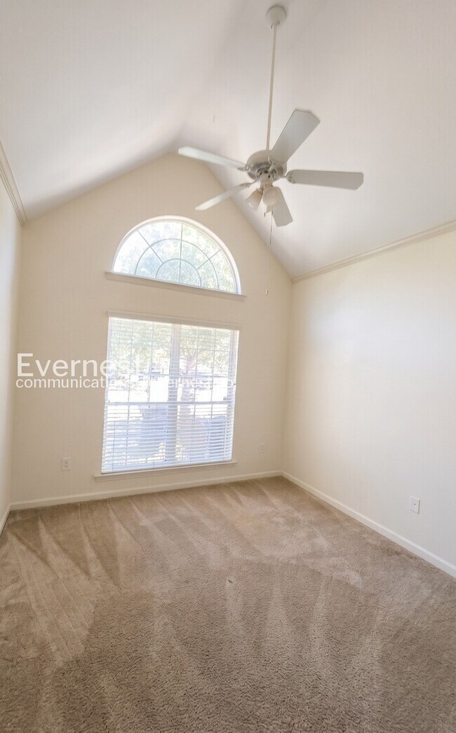 Building Photo - 2 Bed & 2 Bath House / Pet-friendly / Section 8 Accepted
