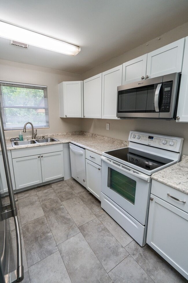 Building Photo - 3BR/2BA Home