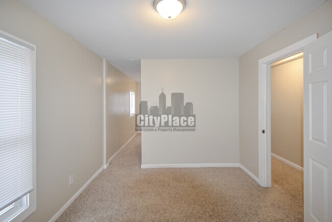 Building Photo - 820 N Oakland Ave