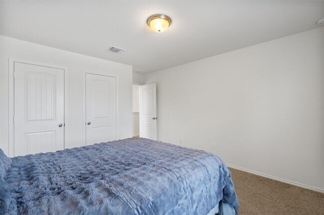 Building Photo - 1208 Ravenside Cove