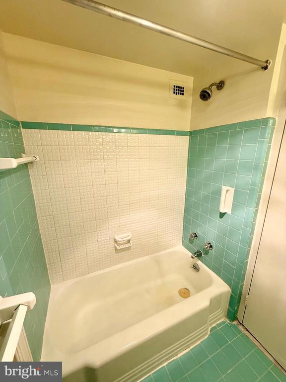 Building Photo - 10201 Grosvenor Pl