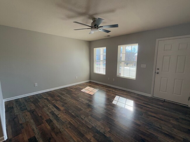 Building Photo - Gorgeous Two bedroom, 2.5 bath townhome in...