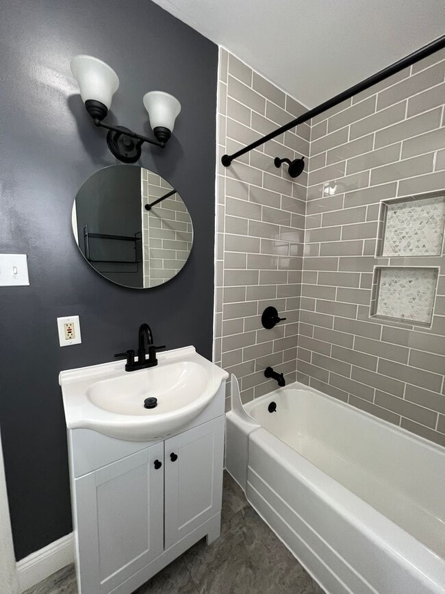 Building Photo - Conveniently Located 4 Bed/2 Bath Home-Central AC and Heat-Available 3/01!