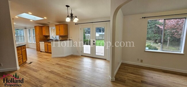 Building Photo - Lovely 3 bedroom 2 bathroom home in Beavercreek! Enjoy the Comfort, Serenity and Great Space!