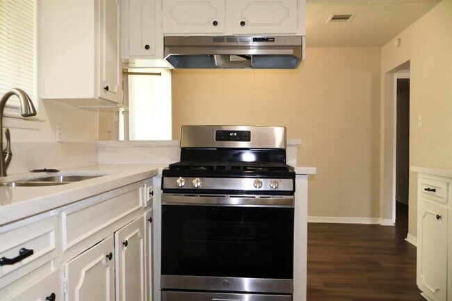 Building Photo - 7731 Melanie St