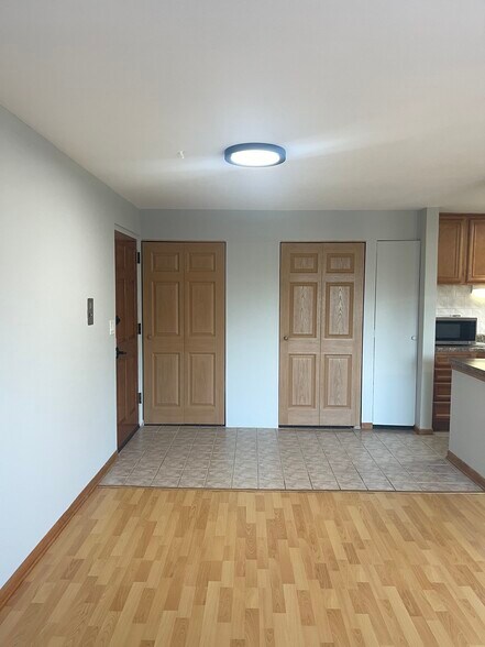 Building Photo - 2531 Thatcher Ave